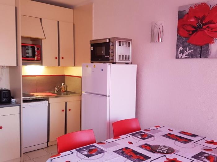 Appartement Climatisé au Centre Port avec Piscine, Parking, et Proche Animations - FR-1-801-8