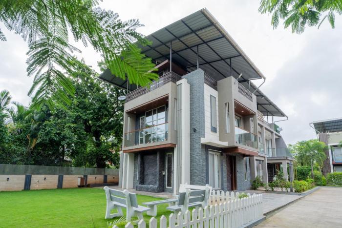 Alaya Stays Imperial Serenia 3-BHK with Common Pool & Garden Near Karla Cavs and Bhushi Dam