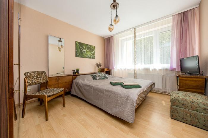 Cozy Central Apartment Near Beach with Parking