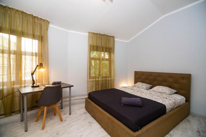 Charming 3-Bedroom City Center Flat