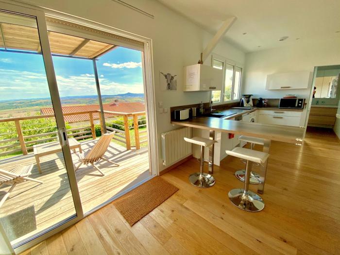 Nid damour en Auvergne avec piscine