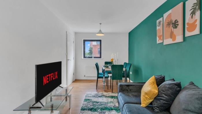 Award Winning Stay- Modern 3-Bedroom Home with Free Parking