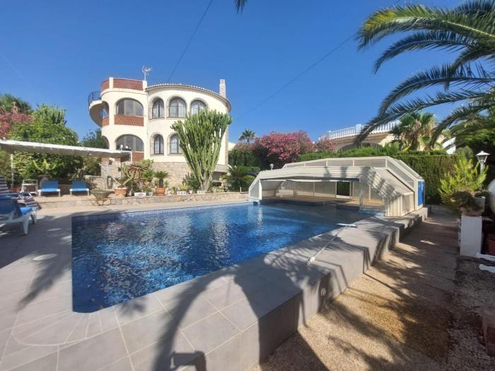 Chalet Los Almendros con piscina privada