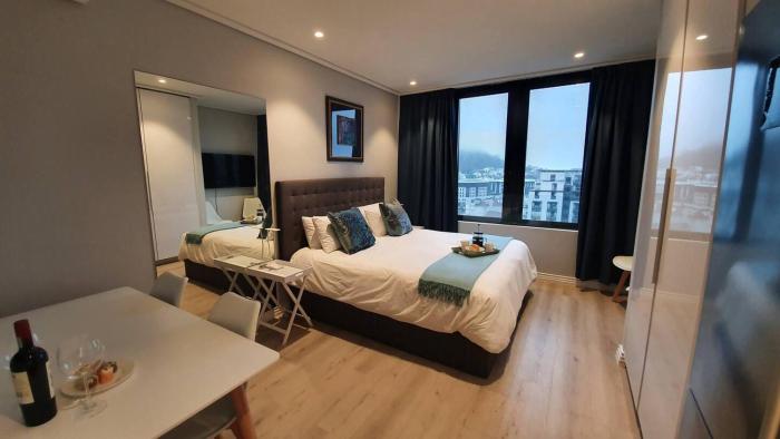 1518 Studio in Central Cape Town, Wi-Fi, pool, free parking