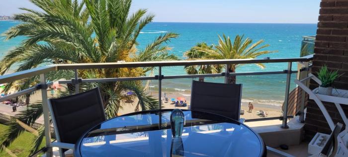 Apartamento frente al mar con WIFI y parking.