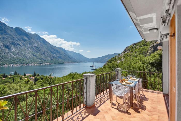 SEAVIEW Apartment with POOL