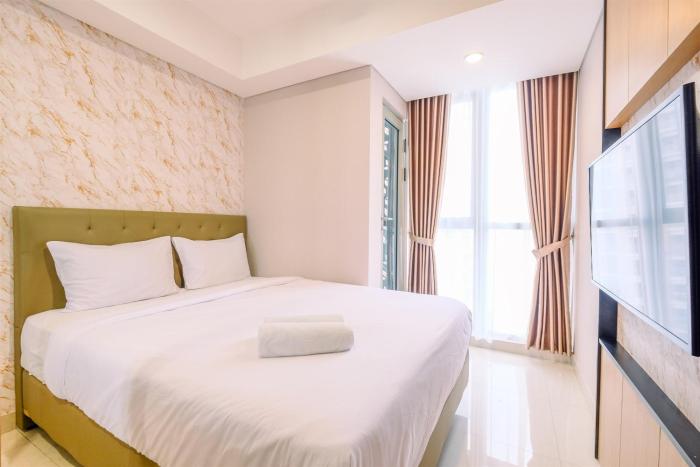 Comfort and Modern 1BR at Gold Coast Apartment By Travelio