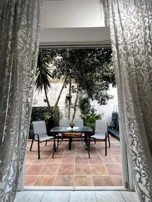 Oasis Pool Flat-near 2 metro stations-