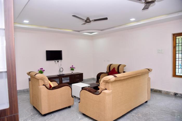 SHALOM RESIDENCE - 2BHK-AC Service Apartments, Premium amenities, Kitchen with Stovetop, WiFi