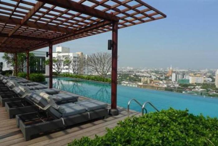 ห่างบีทีเอส 1 นาที สระว่ายน้ำ condo ideo mix sukhumvit 103