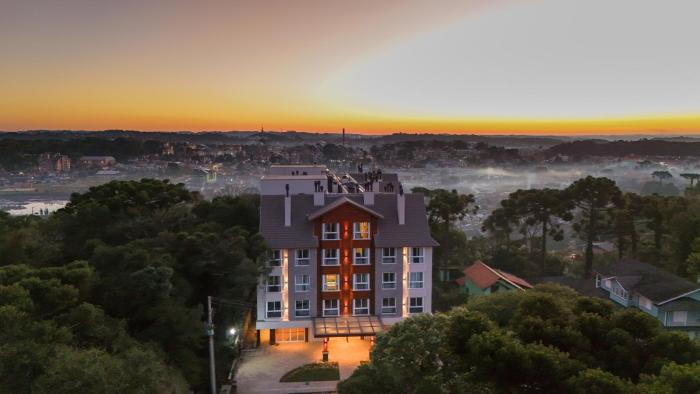 Sensacional Flat Serra Class - vista do Pôr do Sol