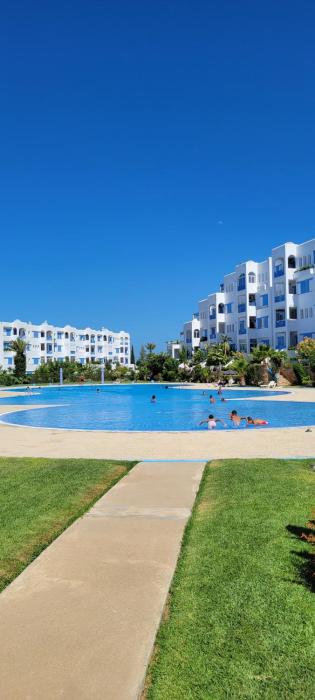 Jawhara smir red chaussé vue jardin