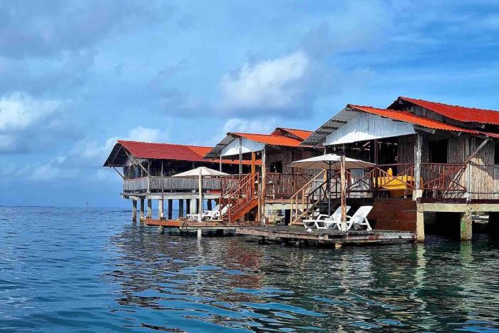 Cabañas sobre el mar en San Blas Narasgandub.