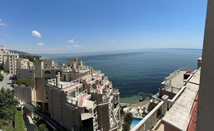Апартамент с изглед към морето в Ла Мер