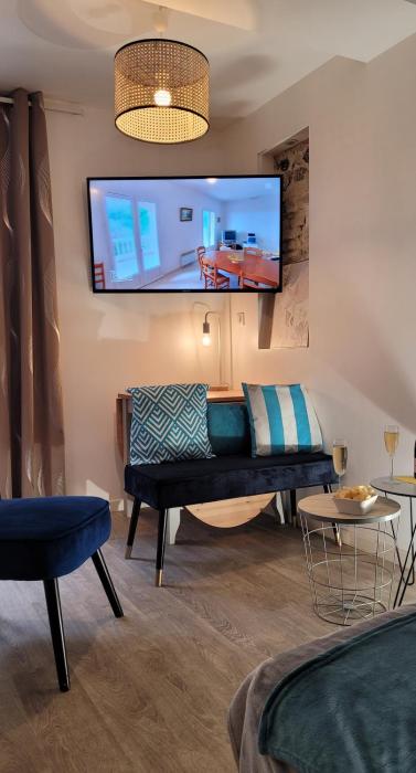 3 Appartements DEUX chambres , 1 studio ,Létablissement LA PLAGE A 2 PAS, NETFLIX, lits faits à votre arrivée, serviettes de toilette, Ménage, Wifi, en hyper centre ,Plage à 100m, BOX à Vélos, paiement 3 fois sans frais, prix tout compris