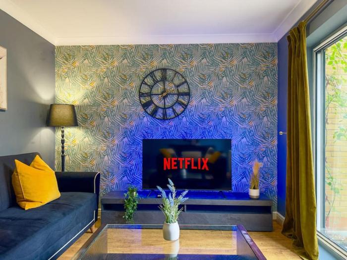 Spacious 2 Bedroom House with Free Parking for 5 Guests