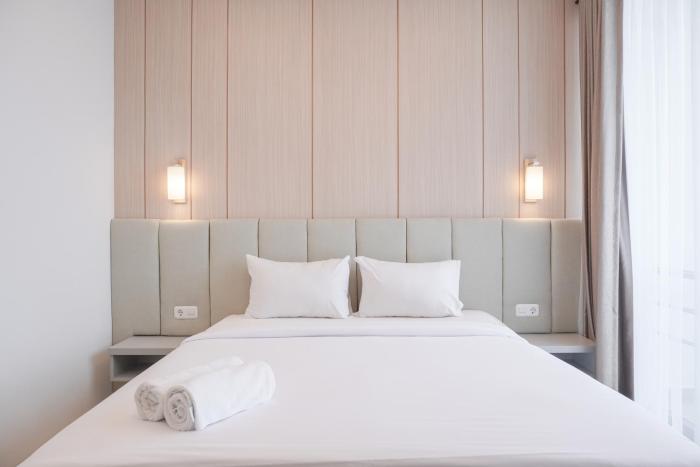 Nice and Comfort 1BR at 25th Floor Samara Suites Apartment By Travelio