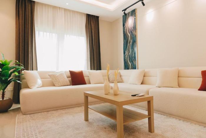 Signature Stays Luxurious Modern Apt