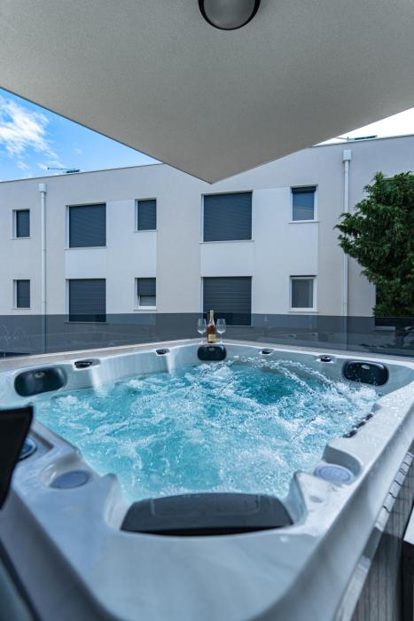 4 GENTLEMEN VILLAS with private jacuzzi
