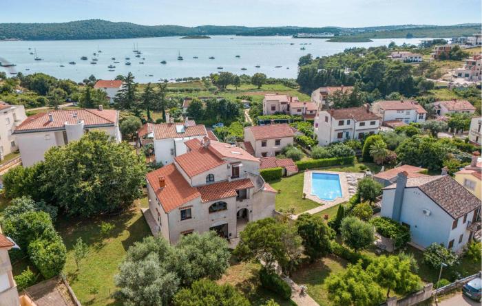 4 Bedroom Gorgeous Apartment In Medulin