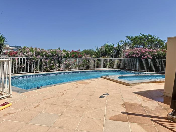 2 bedroom with pool 2 bathrooms 339