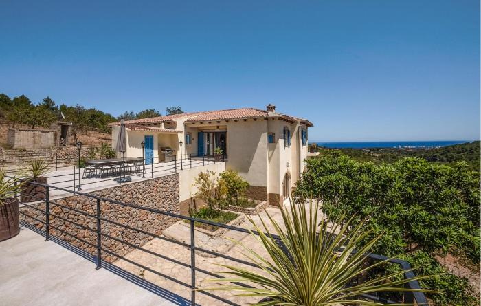 4 Bedroom Awesome Home In Son Macia