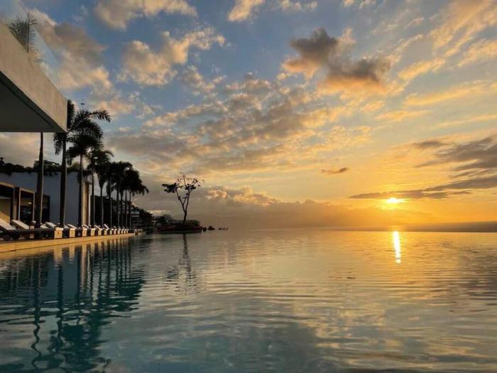 New! Luxury 2bd 2ba Romantic Zone Largest Pool in PV Sea View Balcony