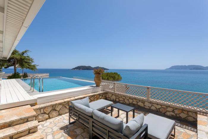 Azzure Vista Seaside Villa