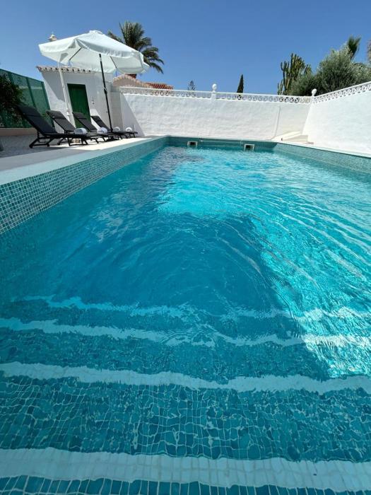 Villa con Piscina Privada en Torrevieja