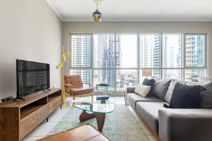 Blueground Downtown B Khalifa view pool DXB-645