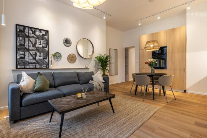 Boho Renovated Apartment Close to National Theather