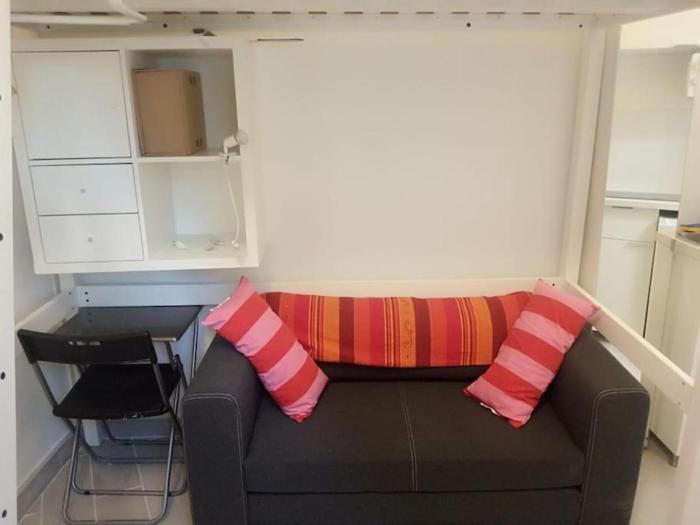 Petit studio rénové à la place Comédie