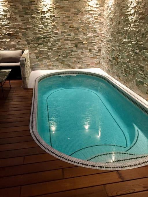 Maison de charme avec Piscine intérieure & Jardin