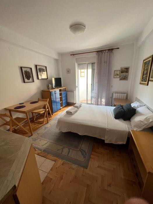 Charming Studio apt with parking
