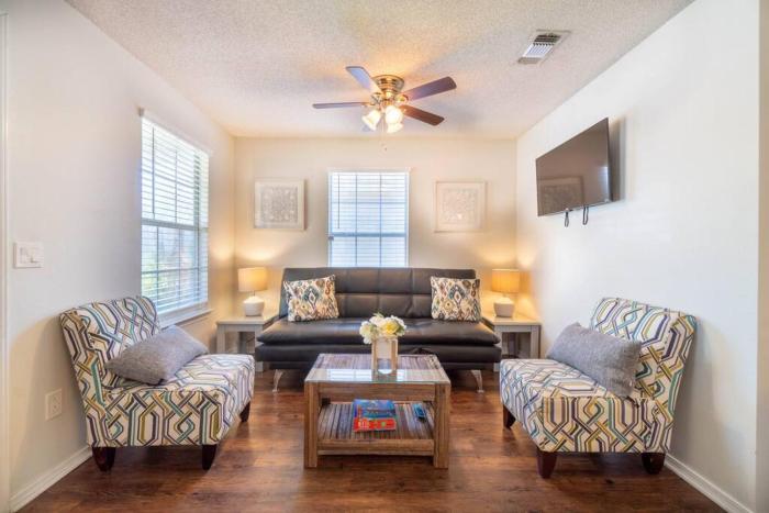 Foxden, Walk to Downtown Festivals and Events!