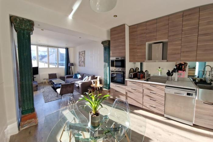 Appartement atypique clair et spacieux avec jardin