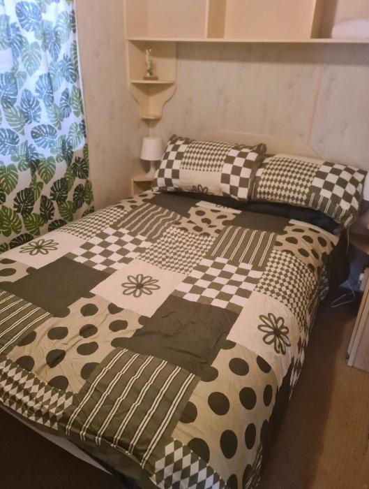 Cozy Cardiff Cabin Retreat sleeps 6 by Aimee