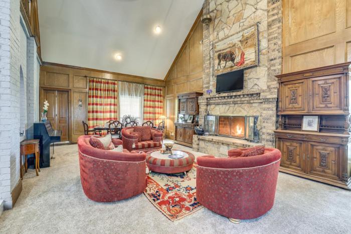 11 Mi to Dtwn Multi-Level Charmer in Fort Worth