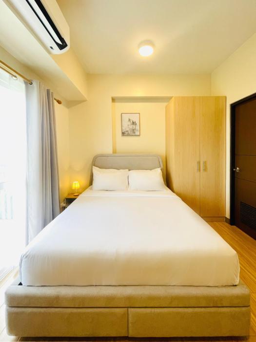 * *7 Metro View Studio