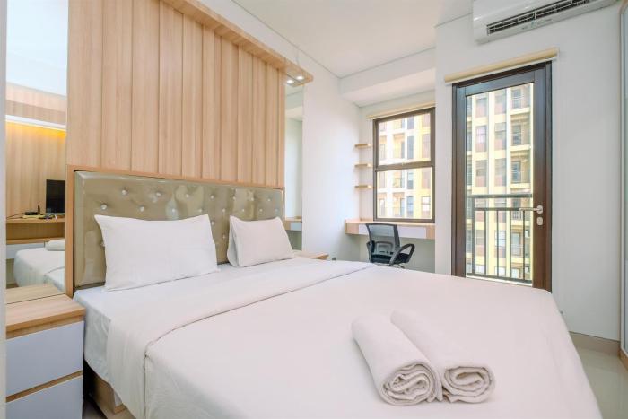Cozy Living and Homey Studio Transpark Cibubur Apartment By Travelio