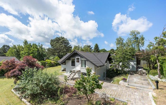 2 Bedroom Lovely Home In Melby