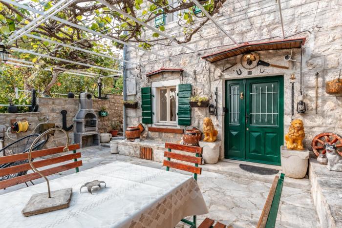 Restored stone house in Herceg Novi-Captains legacy