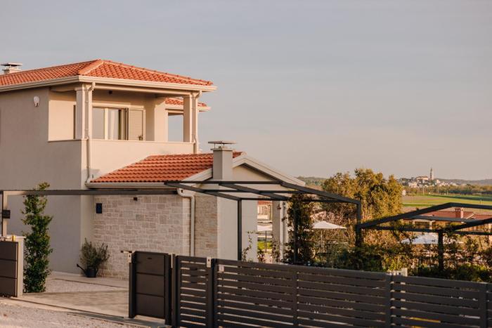 Beautiful Villa Regina with view in Visnjan