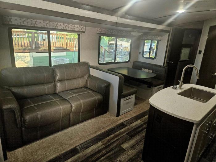 Lakefront Retreat Paradise