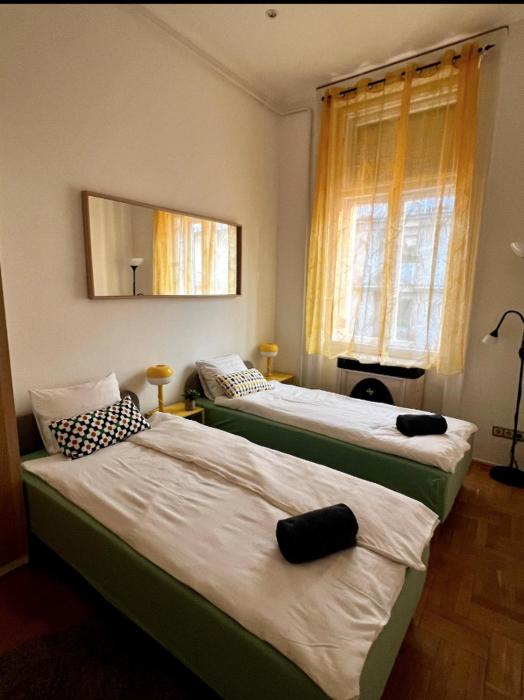 2BR Supercentral Apartment with 4 Beds by NW