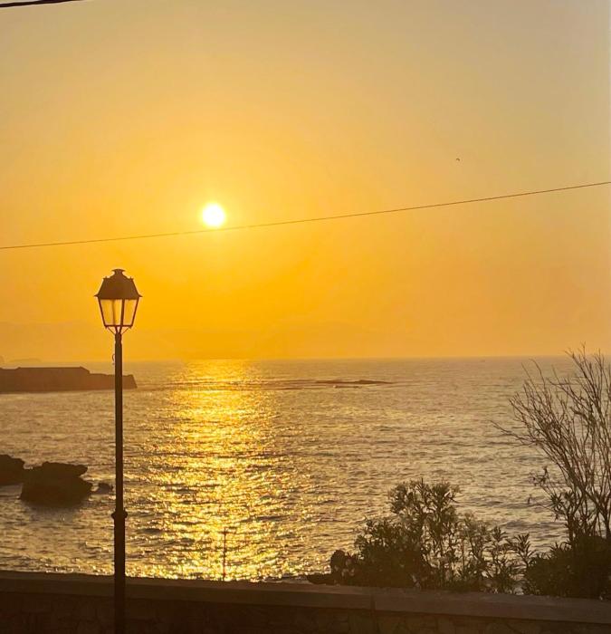 NAOS-Sea front vacation rental by Chania center