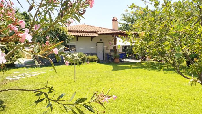 Summer House 150m from the beach for 5 persons.