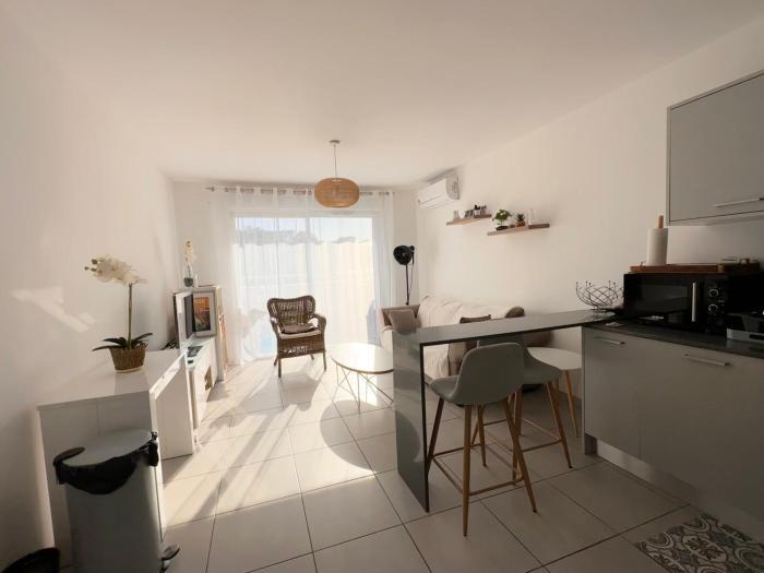 Charmant 2 pièce tout équipé climatisé