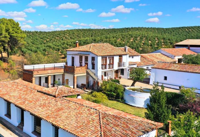 A 30 min del Puy de Fou y Toledo con piscina, bbcoa, AC, free Wifi, jardín, terraza con magníficas vistas