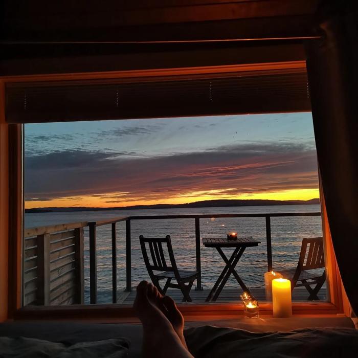 Idylliske Evjua ved Mjøsa